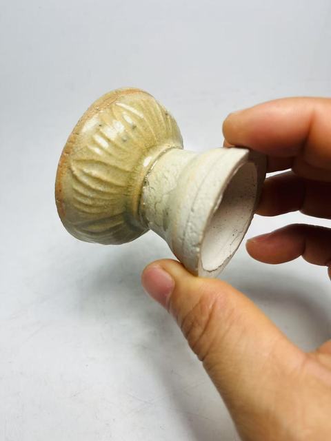 古玩陶瓷（元代精品種少）花瓣紋影青釉燈盞拍賣，當前價格0元