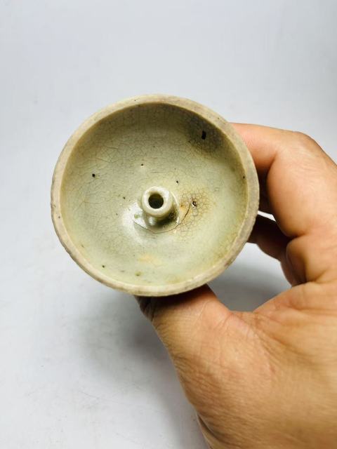 古玩陶瓷（元代精品種少）花瓣紋影青釉燈盞拍賣，當前價格0元