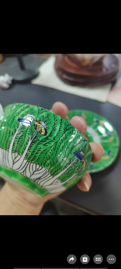 古玩陶瓷萊菔蝶紋廣彩杯盤真品鑒賞圖