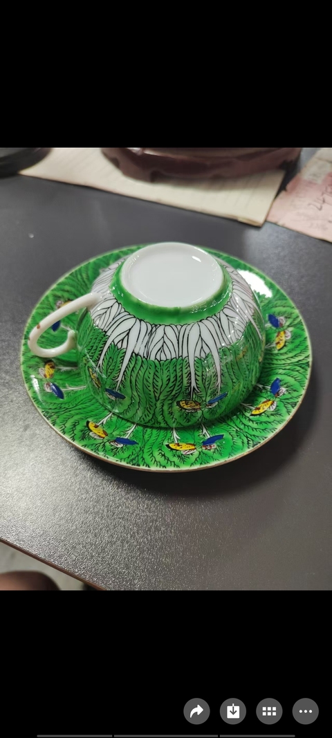 古玩陶瓷萊菔蝶紋廣彩杯盤真品鑒賞圖