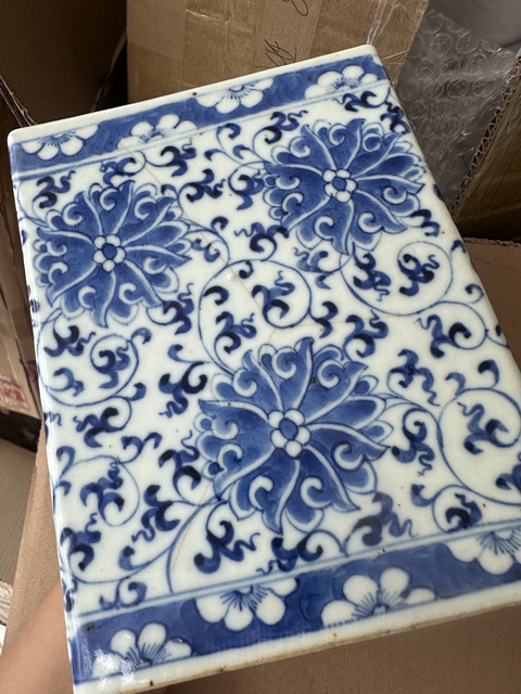 古玩陶瓷青花纏枝花卉紋脈枕真品鑒賞圖
