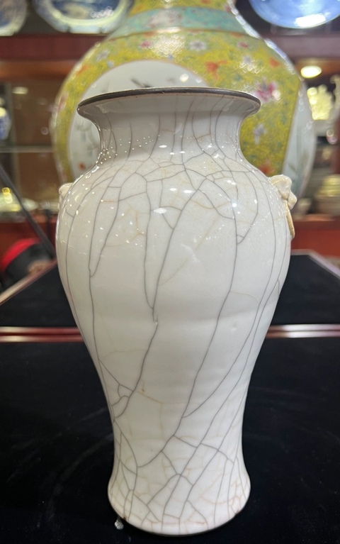 古玩陶瓷哥釉獅耳撇口瓶真品鑒賞圖