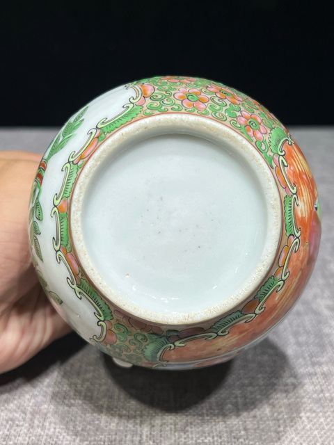 古玩陶瓷清·咸豐人物花鳥蝶紋廣彩壺拍賣，當前價格1000元