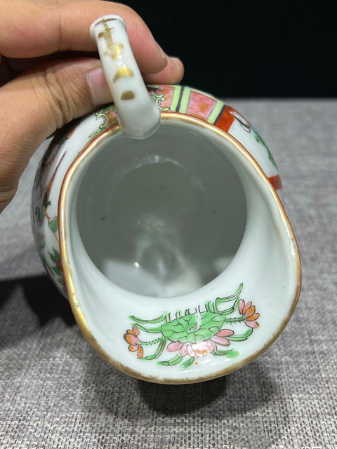 古玩陶瓷清·咸豐人物花鳥蝶紋廣彩壺拍賣，當前價格1000元