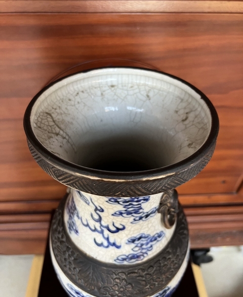 古玩陶瓷哥釉地鐵銹釉青花瓶真品鑒賞圖