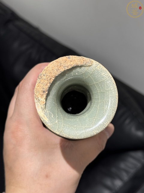 古玩陶瓷館藏級精品南宋龍泉青瓷弦紋撇口瓶拍賣，當前價格11800元