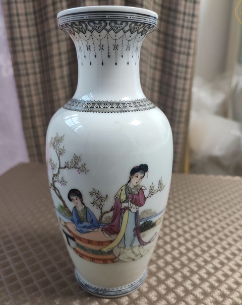古玩陶瓷粉彩仕女人物盤口瓶真品鑒賞圖
