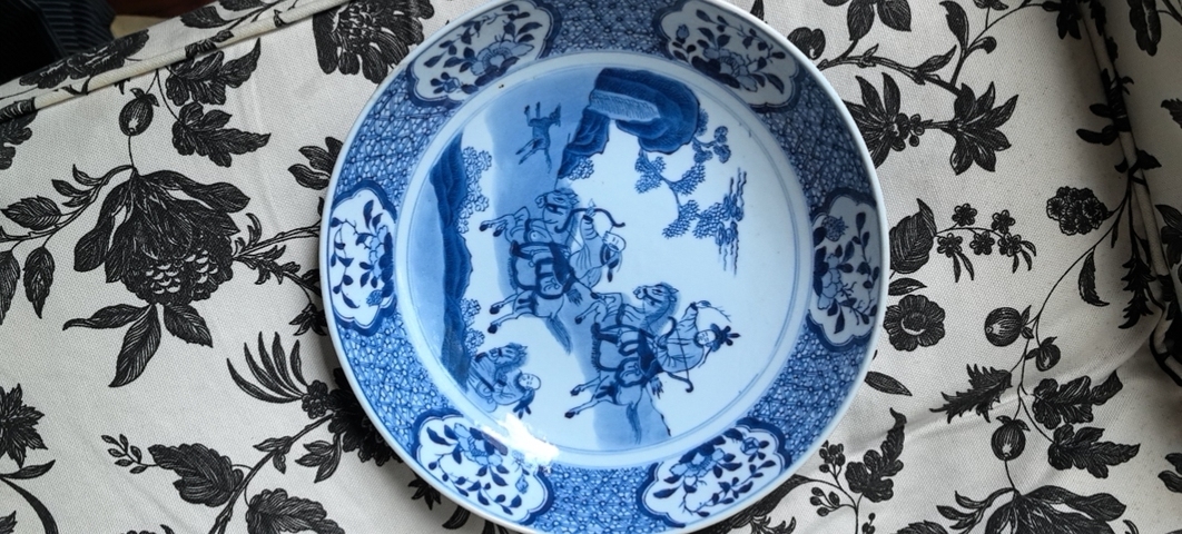 古玩陶瓷青花人物狩獵圖盤真品鑒賞圖