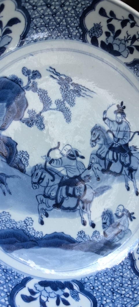 古玩陶瓷青花人物狩獵圖盤真品鑒賞圖