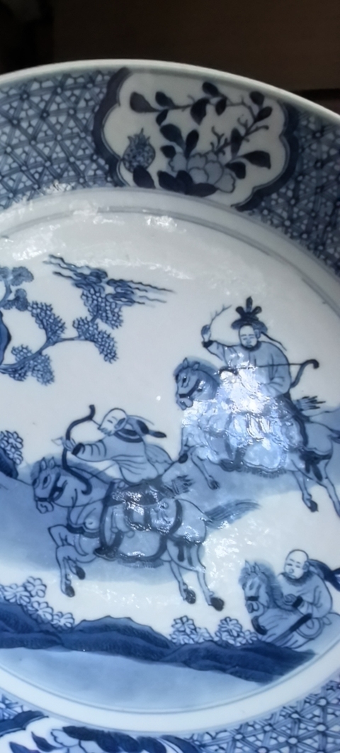 古玩陶瓷青花人物狩獵圖盤真品鑒賞圖