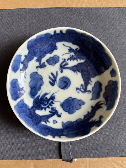 古玩陶瓷龍紋青花盤真品鑒賞圖