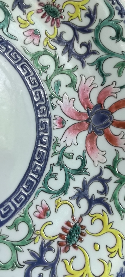 古玩陶瓷粉彩盤真品鑒賞圖