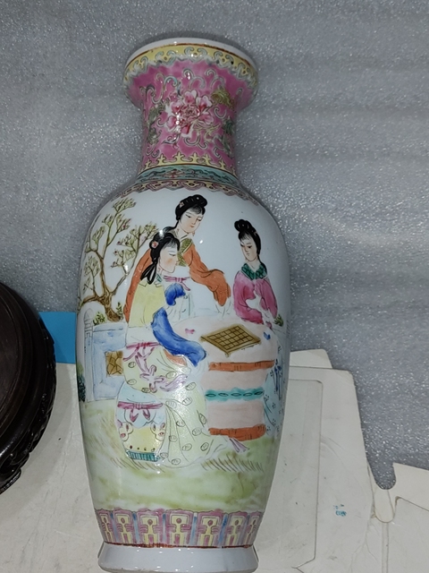 古玩陶瓷粉彩仕女人物紋瓶真品鑒賞圖