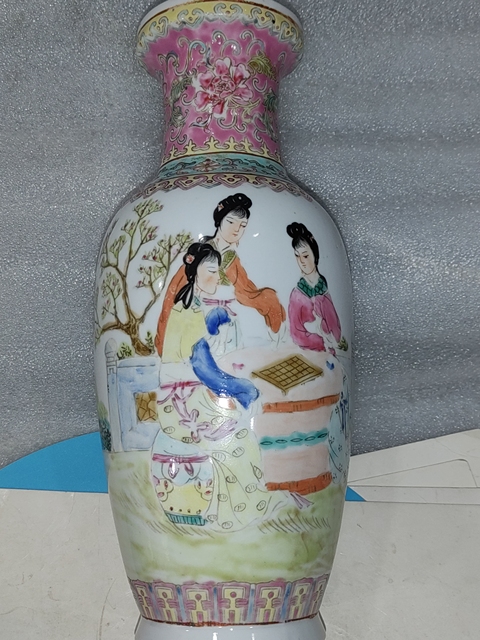 古玩陶瓷粉彩仕女人物紋瓶真品鑒賞圖