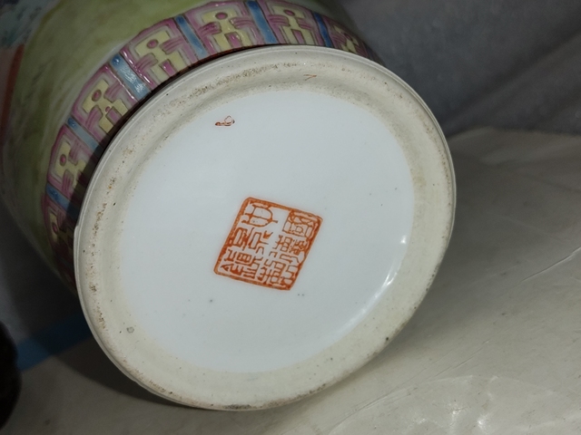古玩陶瓷粉彩仕女人物紋瓶真品鑒賞圖