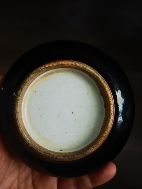 古玩陶瓷清晚期烏金釉小荸薺瓶真品鑒賞圖