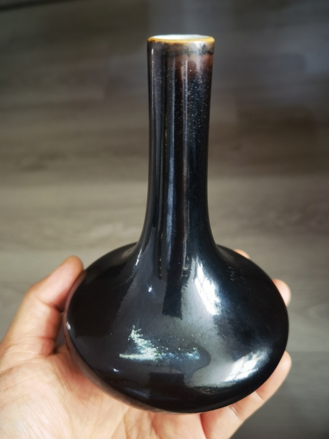 古玩陶瓷清晚期烏金釉小荸薺瓶真品鑒賞圖