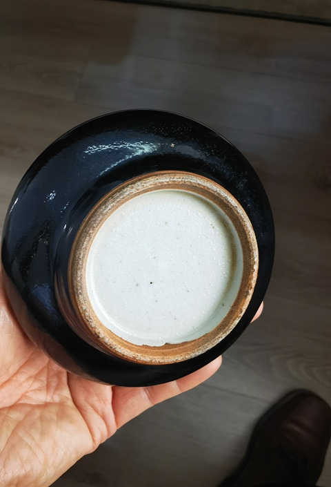 古玩陶瓷清晚期烏金釉小荸薺瓶真品鑒賞圖
