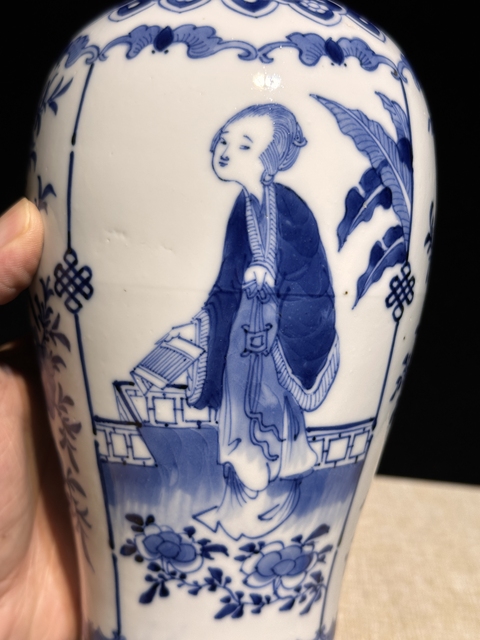 古玩陶瓷青花仕女人物雞腿瓶真品鑒賞圖