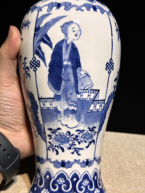 古玩陶瓷青花仕女人物雞腿瓶真品鑒賞圖