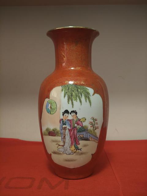 古玩陶瓷民國至創(chuàng)匯·**紅地描金開窗粉彩仕女圖瓶拍賣，當前價格1268元
