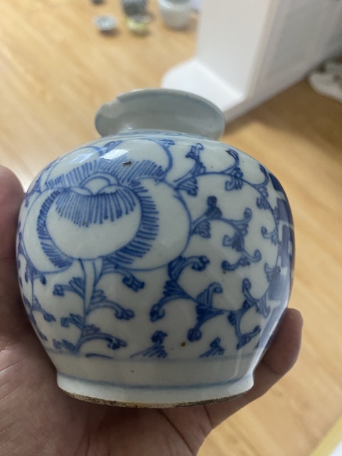 古玩陶瓷青花纏枝花卉紋石榴罐真品鑒賞圖