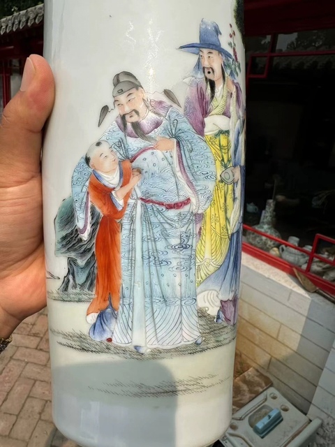 古玩陶瓷粉彩人物故事紋唇口瓶真品鑒賞圖