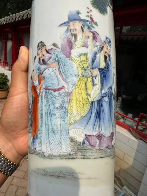 古玩陶瓷粉彩人物故事紋唇口瓶真品鑒賞圖