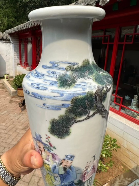 古玩陶瓷粉彩人物故事紋唇口瓶真品鑒賞圖