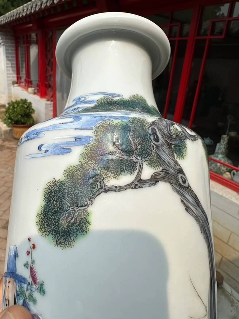 古玩陶瓷粉彩人物故事紋唇口瓶真品鑒賞圖