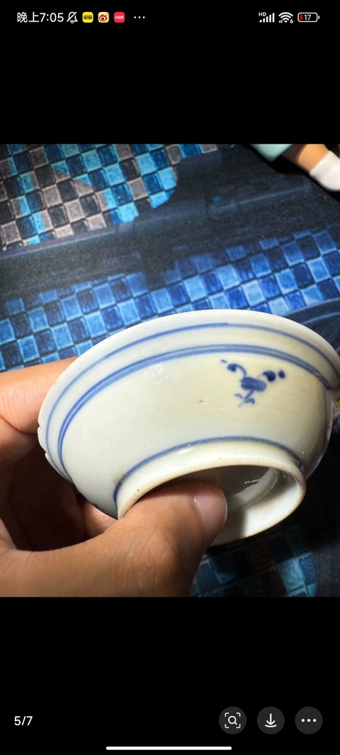 古玩陶瓷松鼠葡萄青花小碟真品鑒賞圖