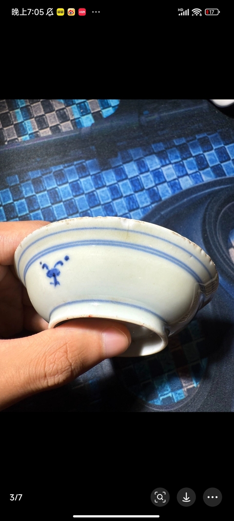 古玩陶瓷松鼠葡萄青花小碟真品鑒賞圖
