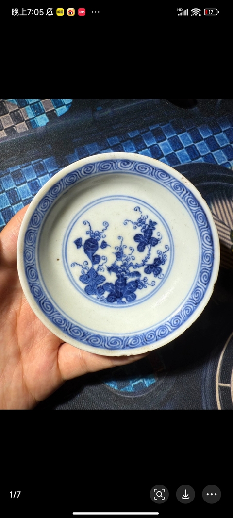 古玩陶瓷松鼠葡萄青花小碟真品鑒賞圖