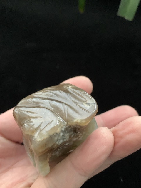 古玩玉器和田玉雕“蓮蓬”把件真品鑒賞圖