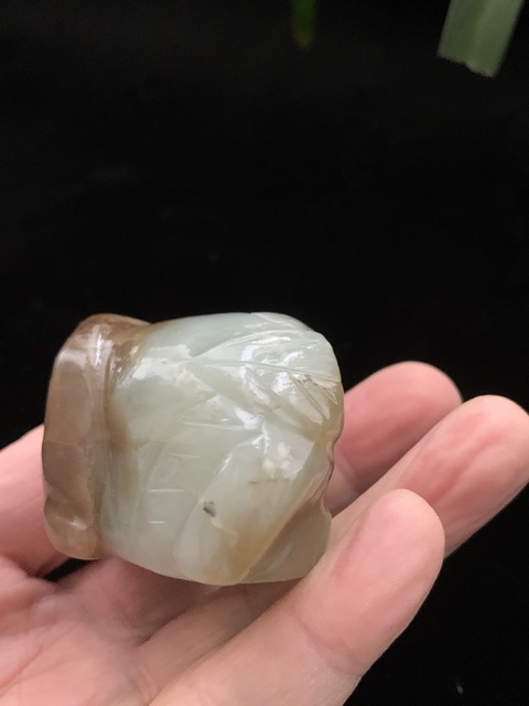 古玩玉器和田玉雕“蓮蓬”把件真品鑒賞圖