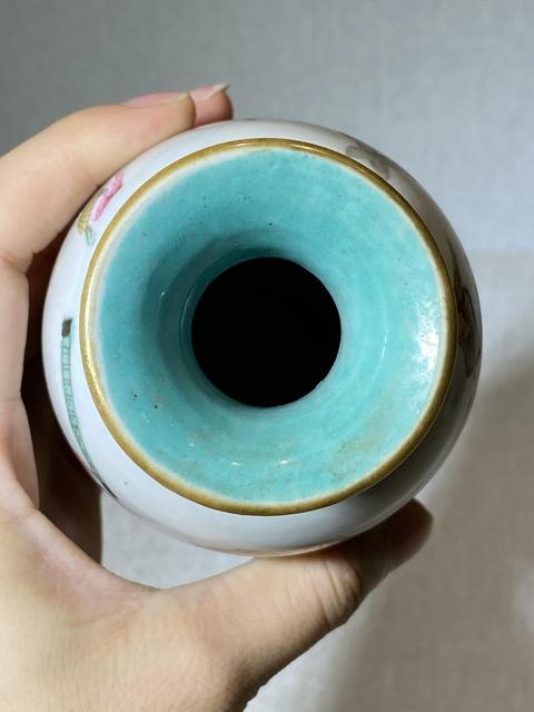 古玩陶瓷粉彩八仙人物柳葉瓶真品鑒賞圖
