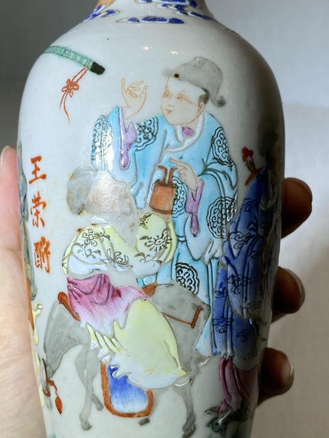古玩陶瓷粉彩八仙人物柳葉瓶真品鑒賞圖