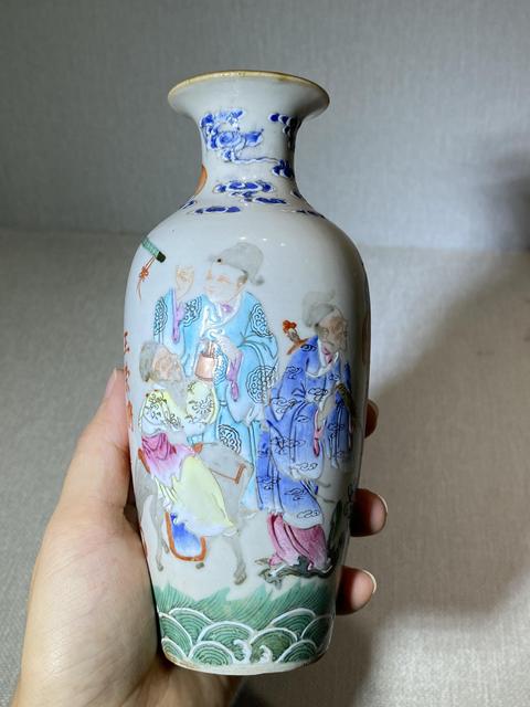 古玩陶瓷粉彩八仙人物柳葉瓶真品鑒賞圖