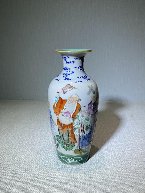 古玩陶瓷粉彩八仙人物柳葉瓶真品鑒賞圖