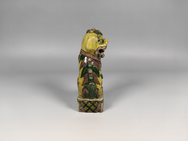 古玩陶瓷晚清素三彩獅子雕塑真品鑒賞圖