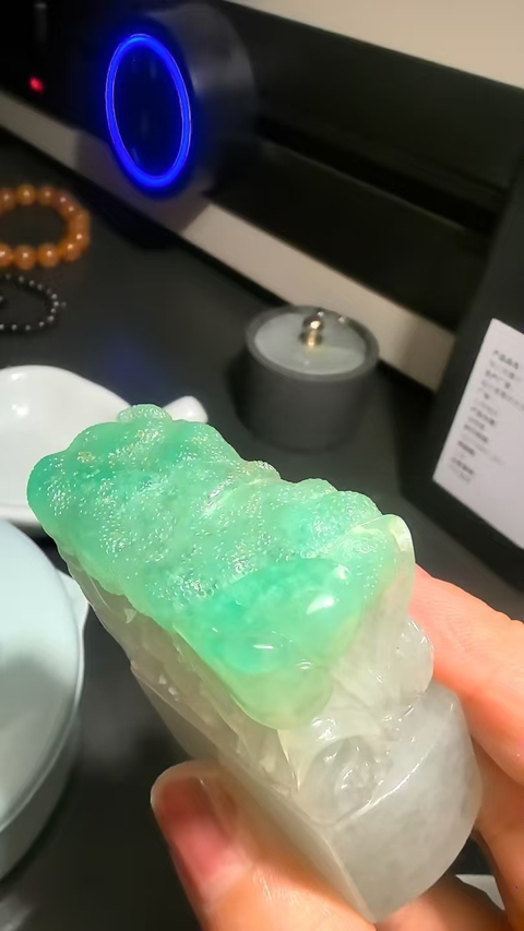 古玩玉器天然翡翠章真品鑒賞圖