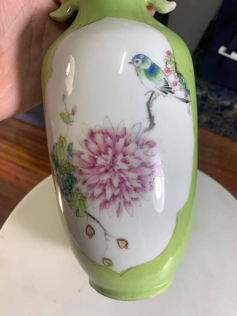 古玩陶瓷粉彩開光花鳥紋瓶真品鑒賞圖