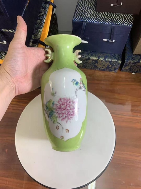 古玩陶瓷粉彩開光花鳥紋瓶真品鑒賞圖