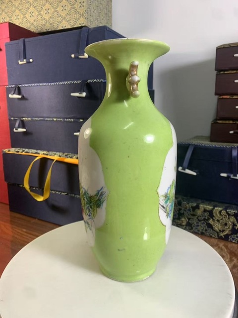 古玩陶瓷粉彩開光花鳥紋瓶真品鑒賞圖