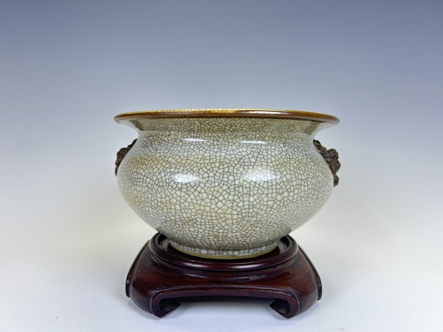 古玩陶瓷清中期·哥釉獅耳香爐拍賣，當前價格256元
