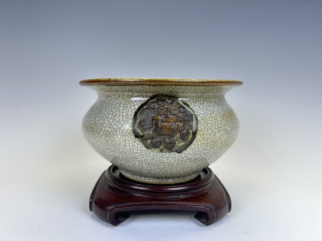 古玩陶瓷清中期·哥釉獅耳香爐拍賣，當前價格256元