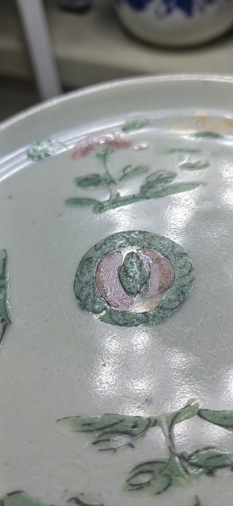 古玩陶瓷粉彩花卉紋盤真品鑒賞圖