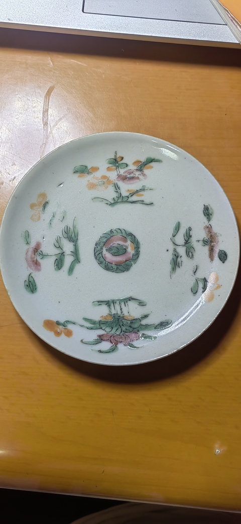古玩陶瓷粉彩花卉紋盤真品鑒賞圖
