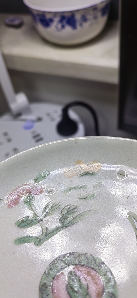 古玩陶瓷粉彩花卉紋盤真品鑒賞圖