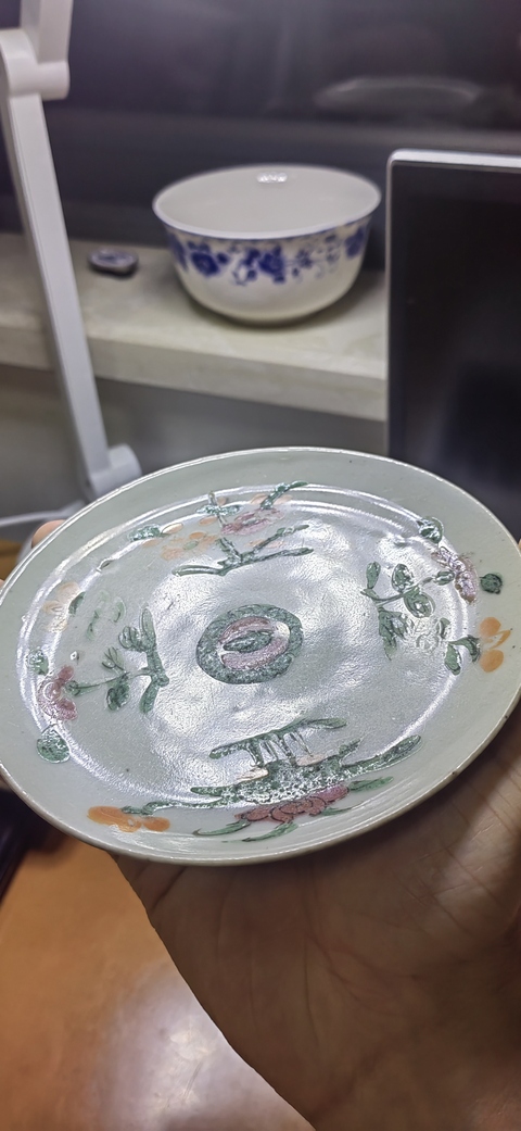 古玩陶瓷粉彩花卉紋盤真品鑒賞圖